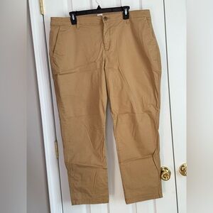 GAP Women's Tan Capris